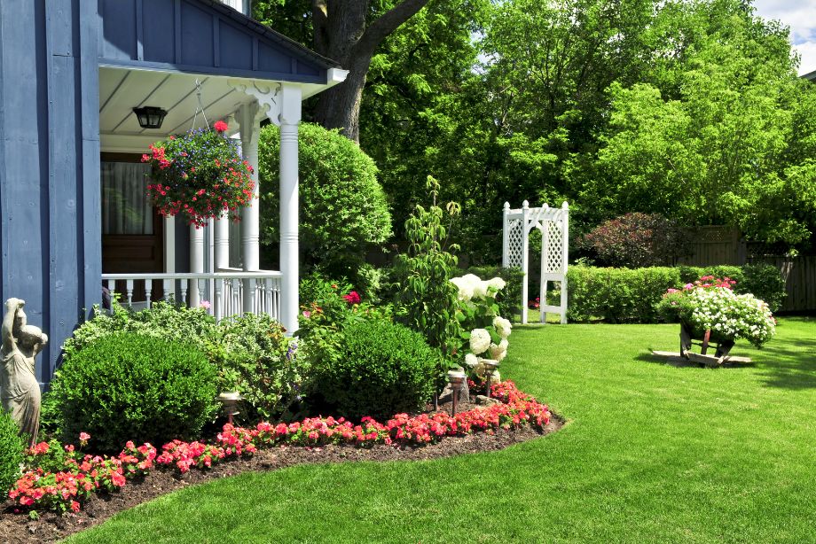 Comment faire un parterre devant la maison sans entretien ? Les astuces