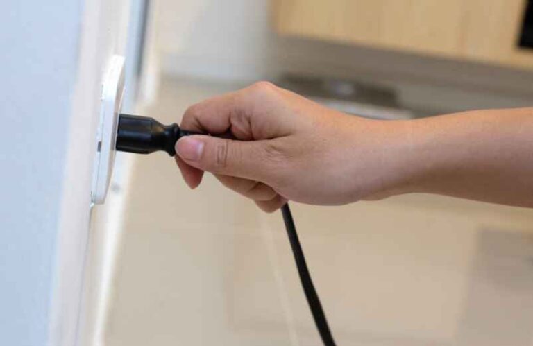 Combien de temps attendre avant de brancher un frigo après un transport