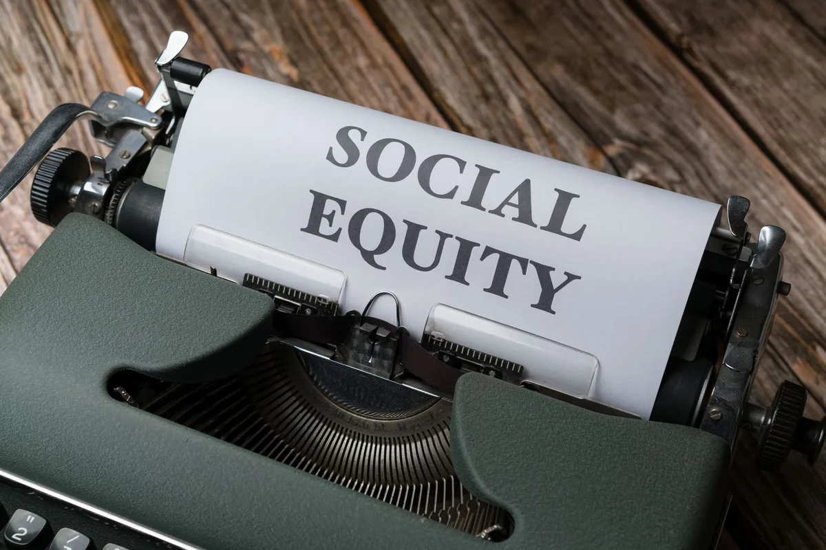 Vignette d'article affichée sur un flux de réseau social avec titre et aperçu