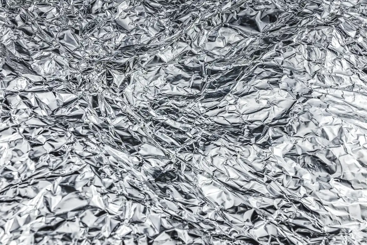 Détail d'une structure en aluminium avec panneaux en polycarbonate 8 mm